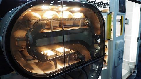 Wilkinson Baking Company's Breadbot. Image Credit: Nicole Lee / Engadget