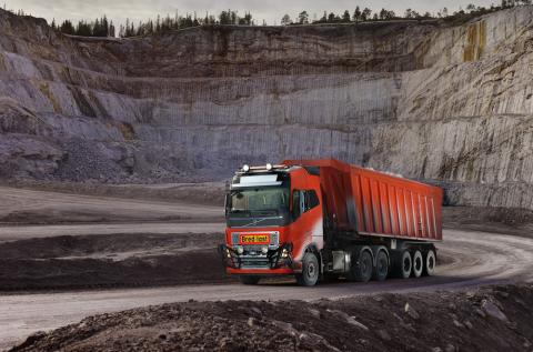 Volvo Trucks has signed a landmark agreement with Brønnøy Kalk AS to provide its first commercial autonomous transport solution. Photo: Volvo Trucks